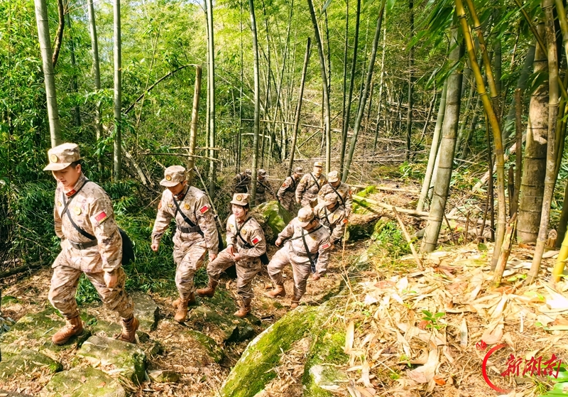 重走长征路 笃行践初心