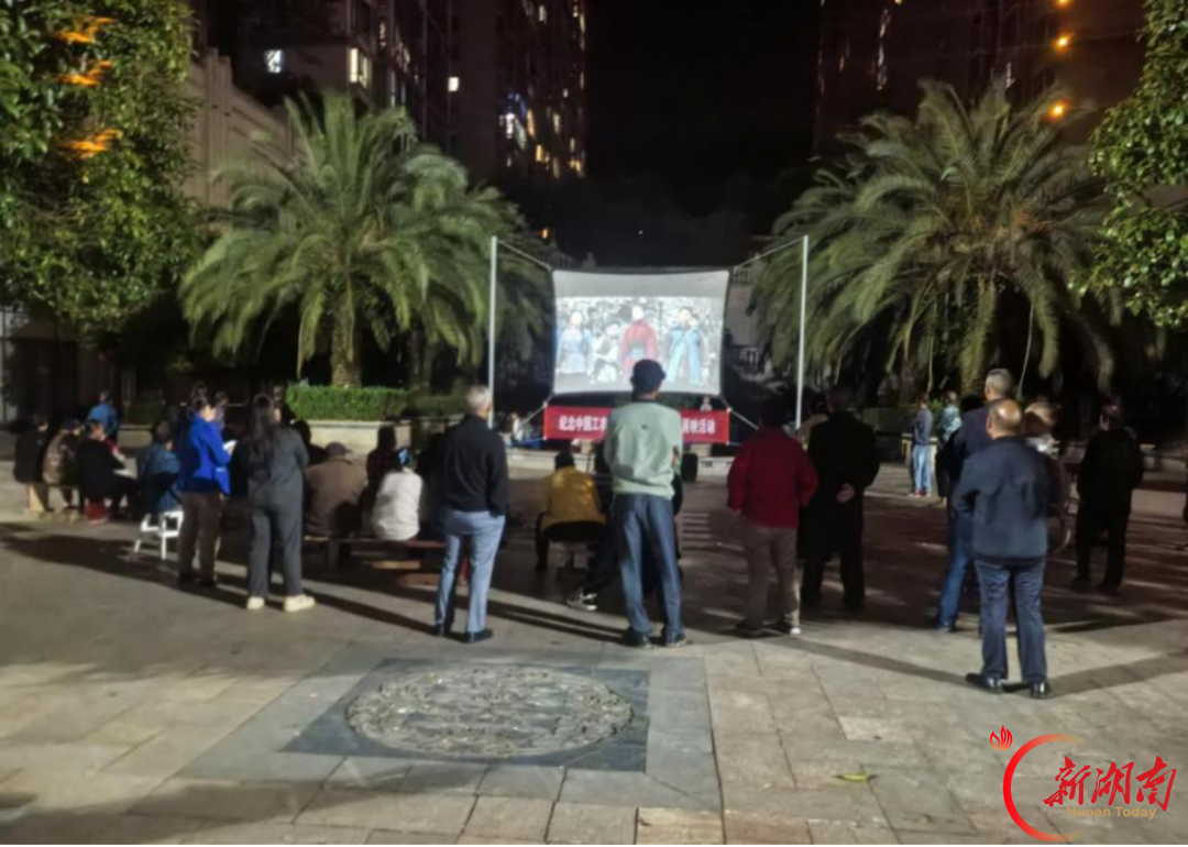 会同县开展纪念红军长征胜利90周年红色电影主题展映活动