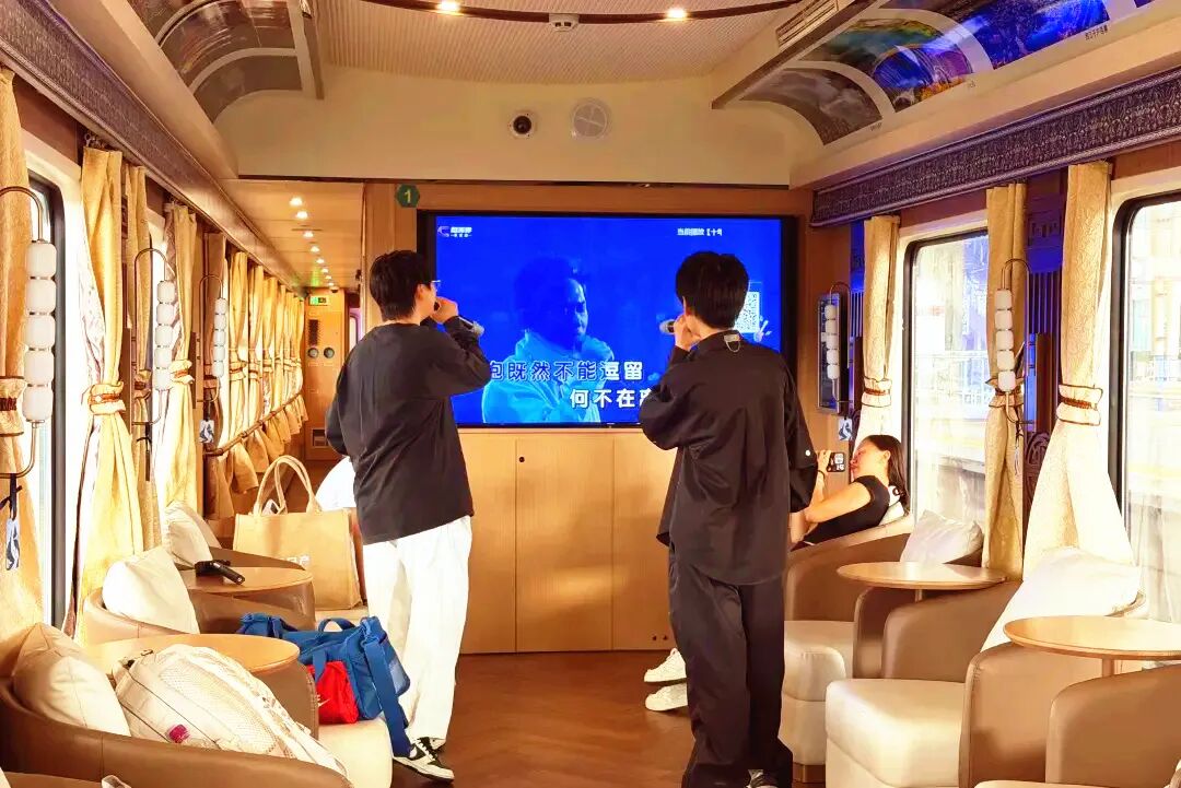 有KTV包厢的火车明日出发!12306就能订票!