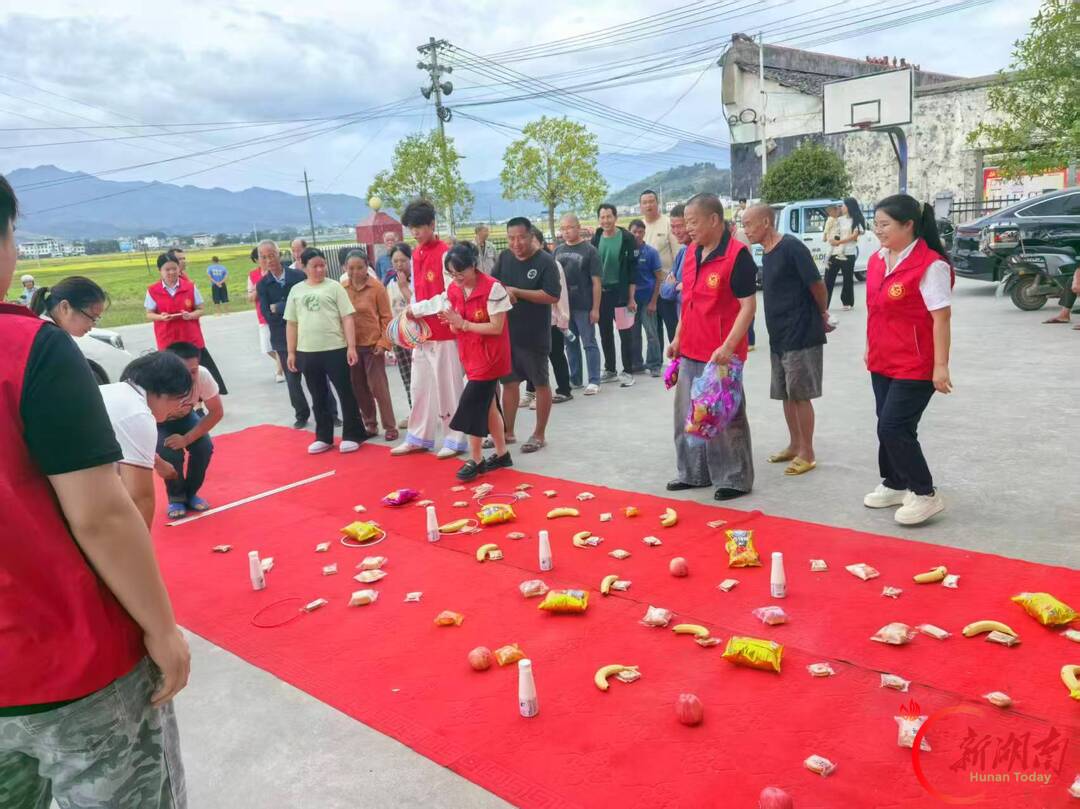 新宁县金石镇各村（社区）党群服务中心开展敬老主题系列活动