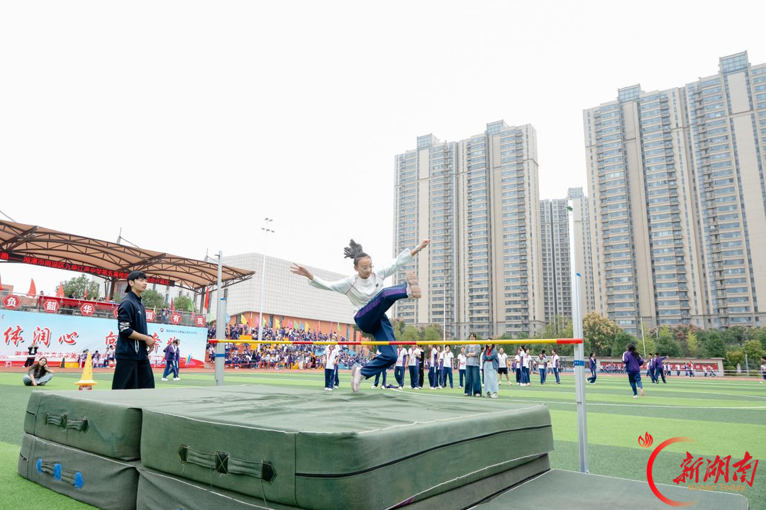 湘潭市雨湖区九华江声中学：少年畅跑，老师“赶猪”乐翻天