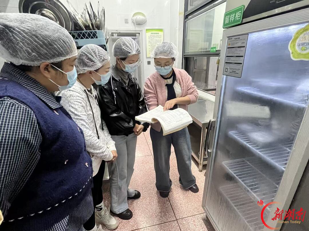 石门永兴街道中心幼儿园：家长巧手做花卷 实地督查护食安