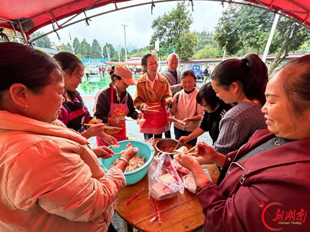 永顺县雨禾村开展重阳节主题活动
