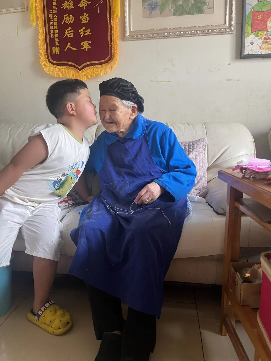 这是长征女红军王全英最后的影像