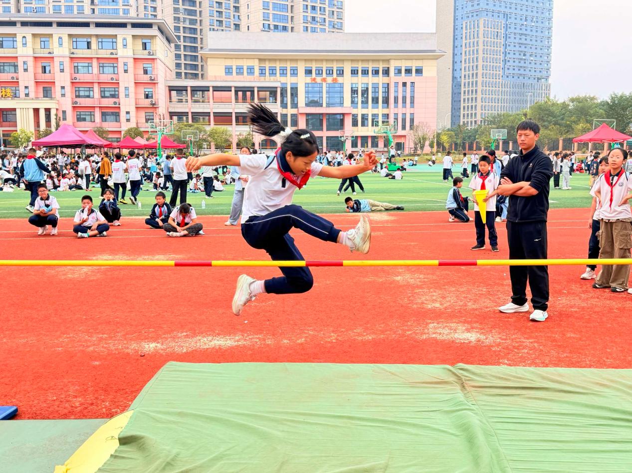小记者在现场｜奔跑的青春，热烈的回响——长沙市一中云龙实验学校秋季运动会侧记
