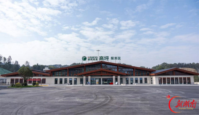一条路托起一个村