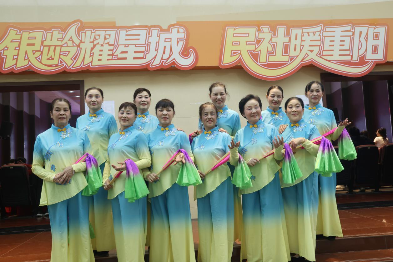 老有所乐!20 支老年文艺队登台,看新区银发风采