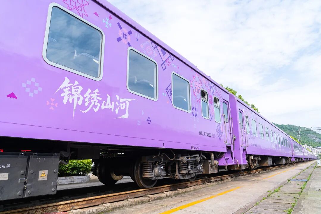 有KTV包厢的火车明日出发!12306就能订票!