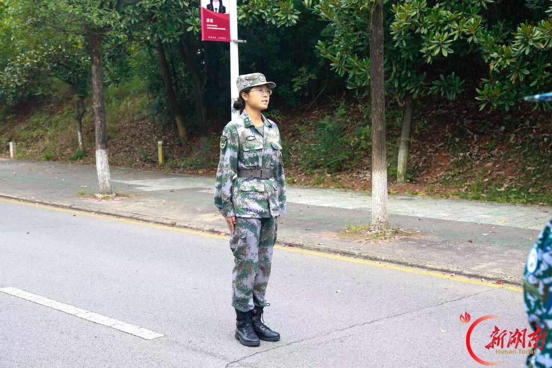 青春正步走|以热忱带队 以严训砺锋芒