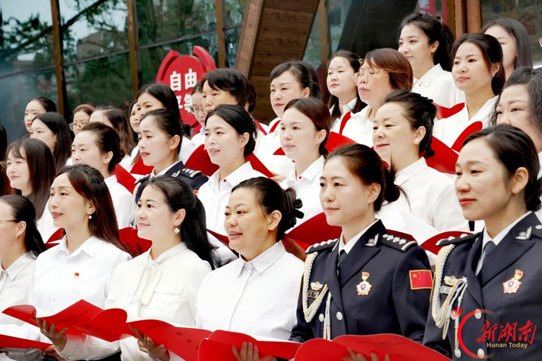 南华山下的鲜花与誓言!凤凰这样纪念长征胜利90周年