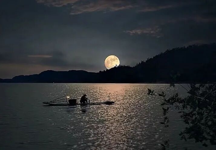是谁借《洞庭秋月》“枪挑”诗仙李白