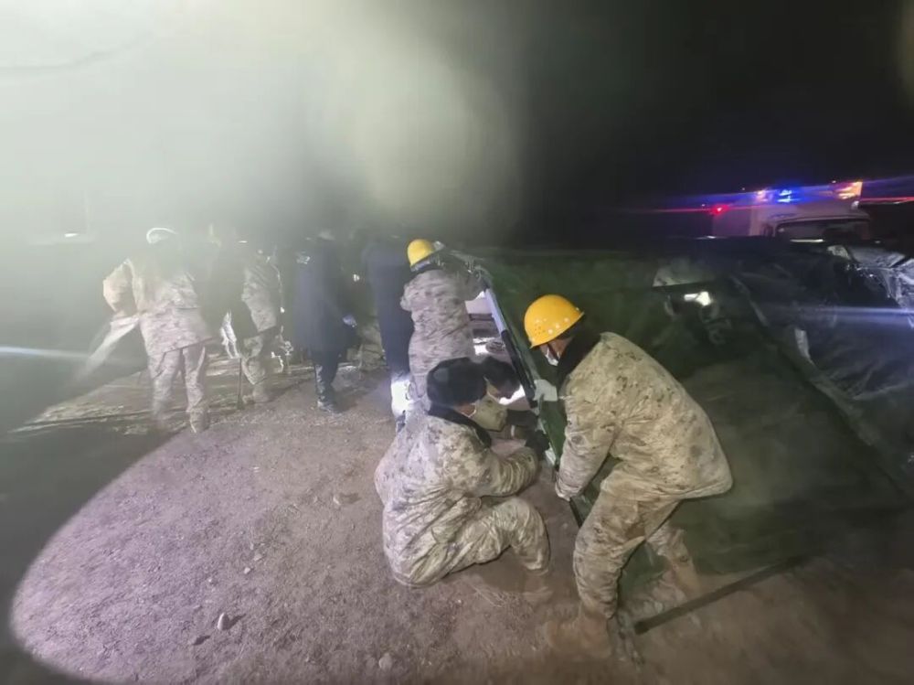 西藏那曲7.0级地震,西部战区官兵连夜救援