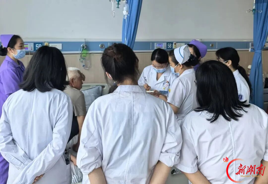 跨越千里传医道 杏林微光暖龙山