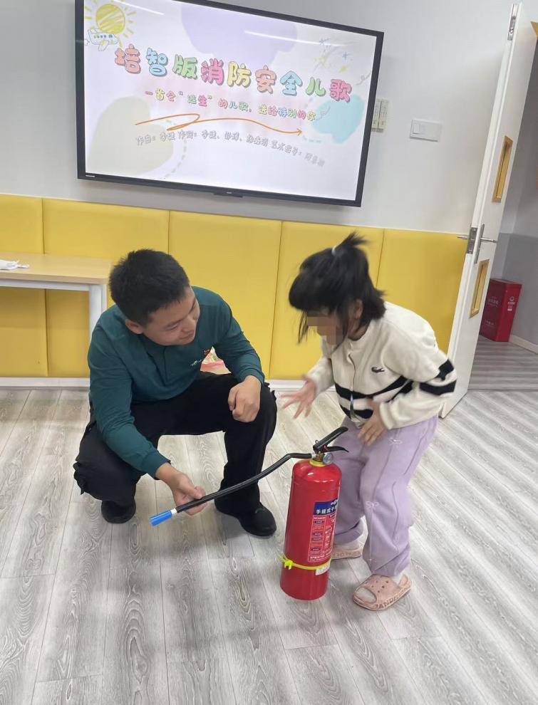 湖南安全职院“湘小安”走进特教机构：把安全守护唱进孩子心里