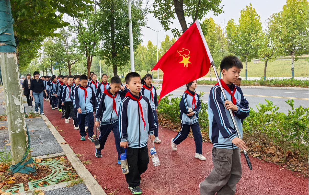 重走长征路 奋进新少年——株洲景炎小学联合景炎初级中学开展“重走长征路·缅怀革命先烈”系列主题活动
