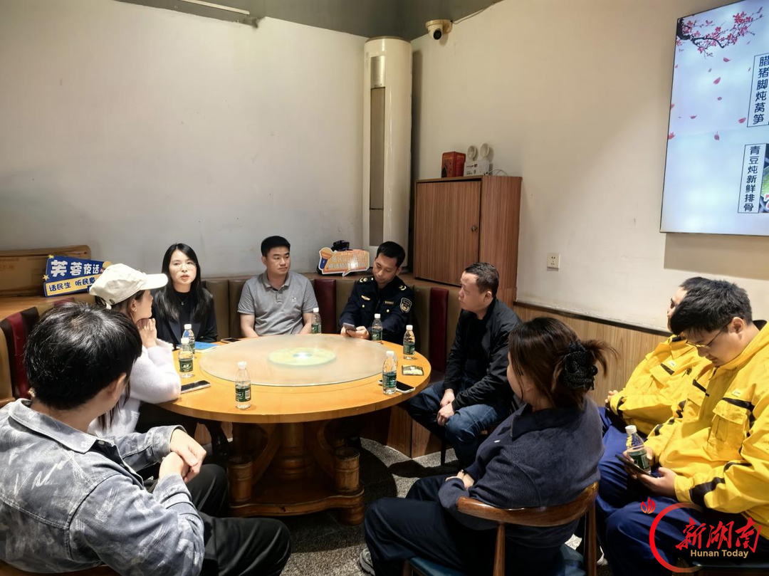 芙蓉夜话搭平台 共商油烟噪音整治解民忧