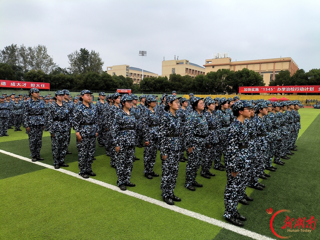 青春正步走|从队列到场边:一场薪火相传的青春守望