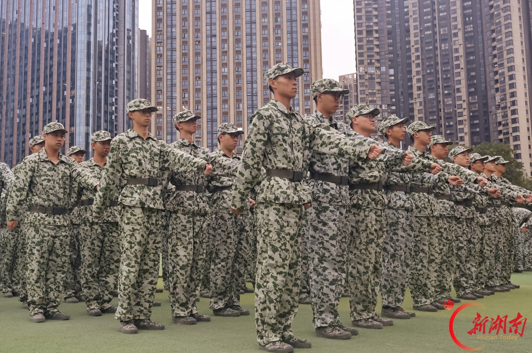 青春正步走|迷彩踏热土,步履启新程