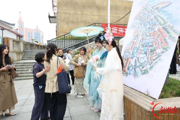 把千年文脉“装”进市集!洞庭文创市集今日启幕