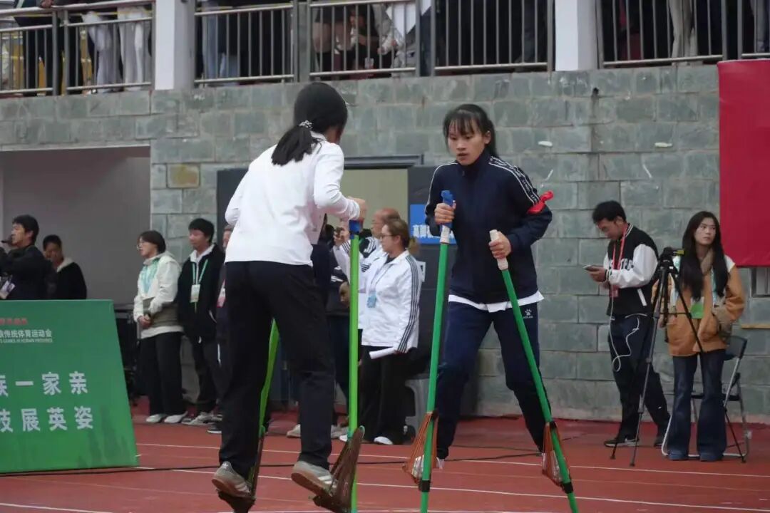 三湘石榴红·逐梦张家界㊲丨第十一届全省民族运动会高脚竞技项目开赛