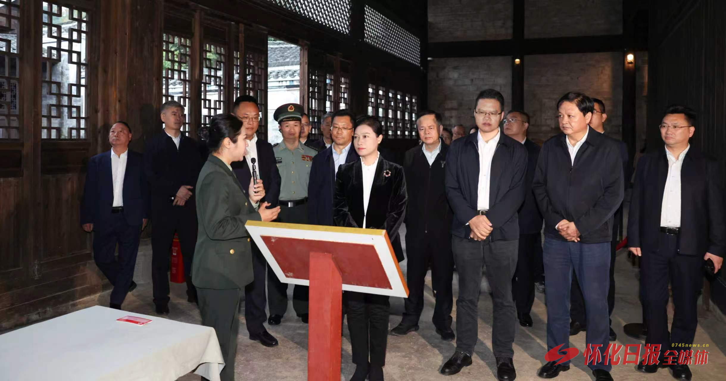 韦朝晖主持怀化市委理论学习中心组(扩大)集体学习