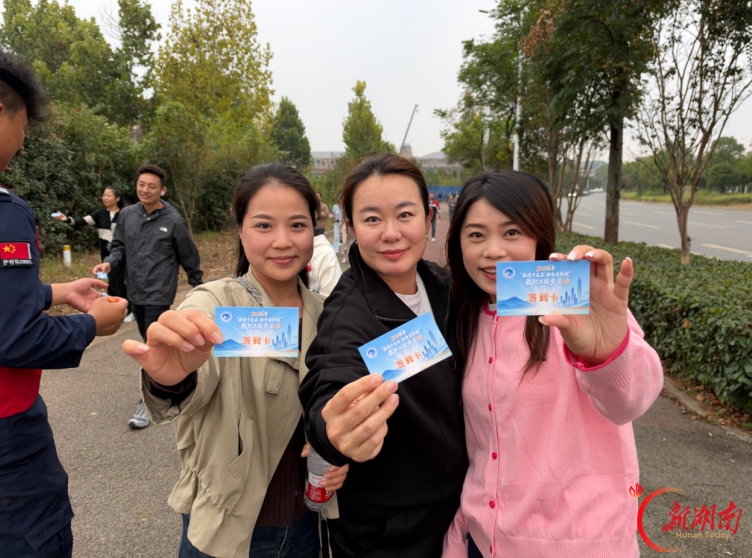 阔步“十五五” 走好新长征 湖南铁道职院开展教职工徒步活动