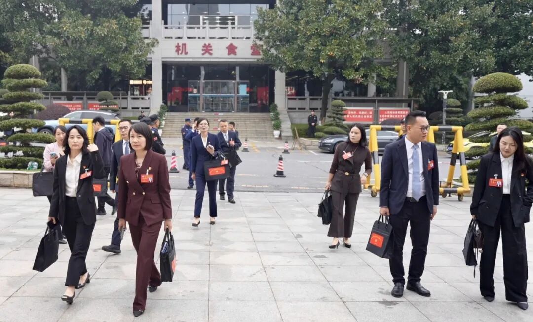 政协委员今日报到！雨花进入“两会时间”