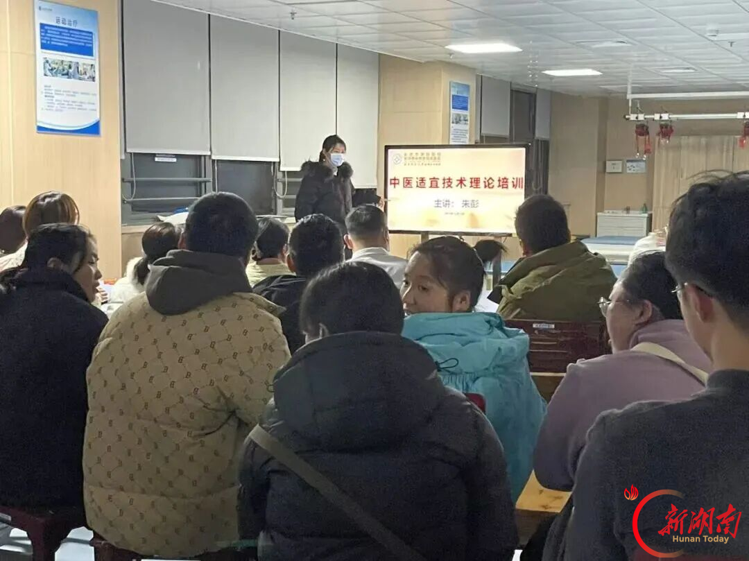 跨越千里传医道 杏林微光暖龙山