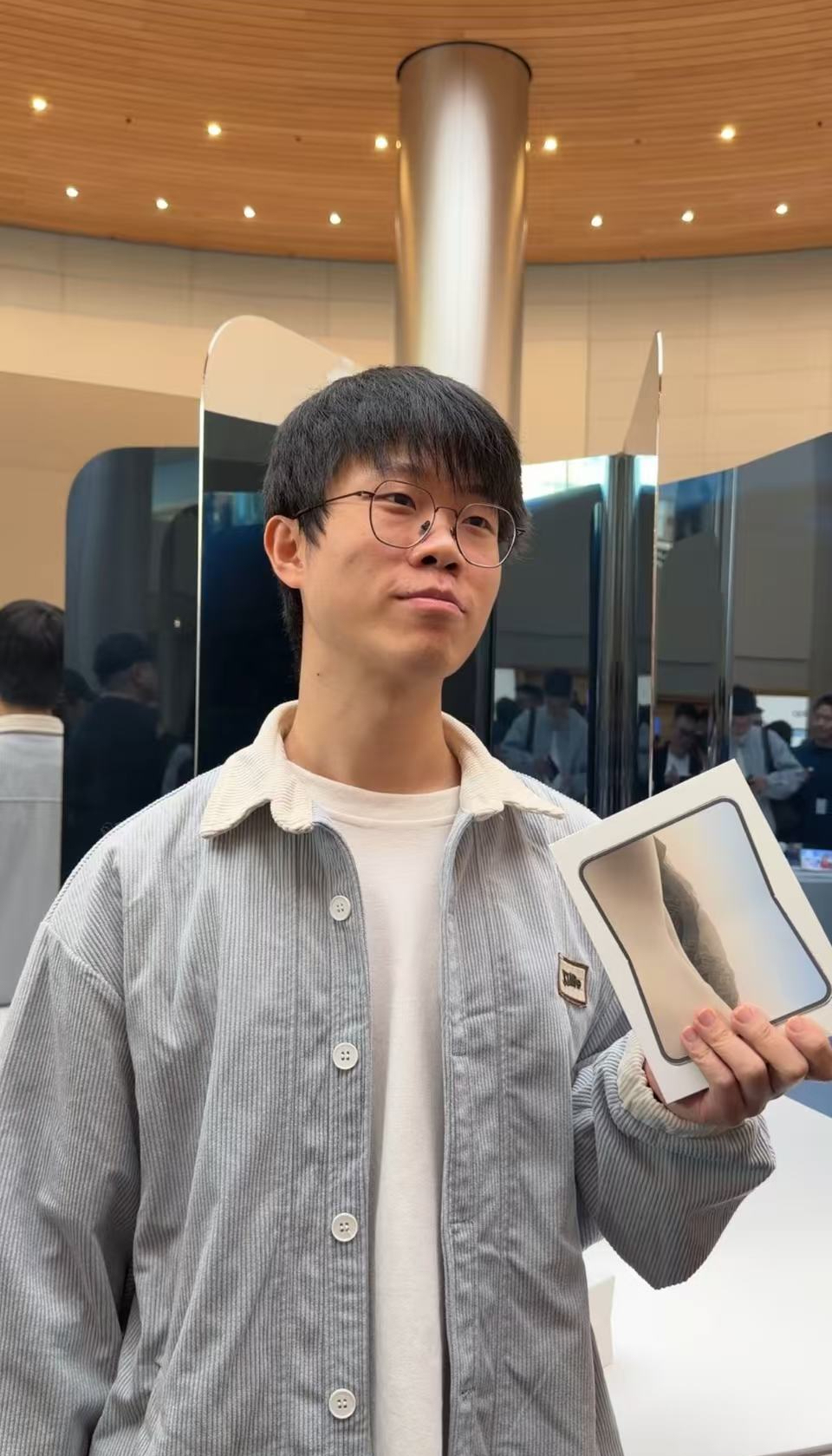 iPhone Duo正式开售：货源供应好于预期，溢价已“腰斩”至2000元