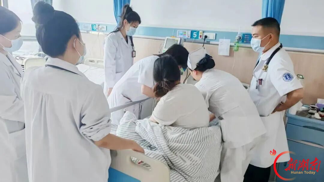 跨越千里传医道 杏林微光暖龙山
