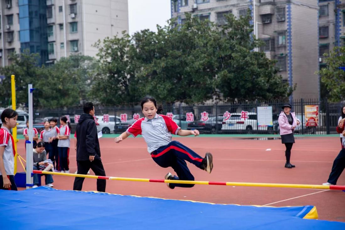 杏苗逐梦绿茵场,童心飞扬绽芳华——株洲市天元区建宁实验小学第七届“杏苗杯”田径运动会侧记
