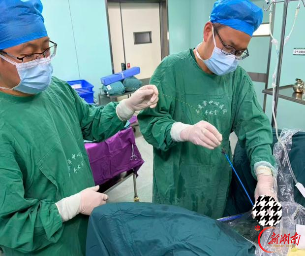 娄底市中心医院开展双侧输尿管热膨胀支架置入术