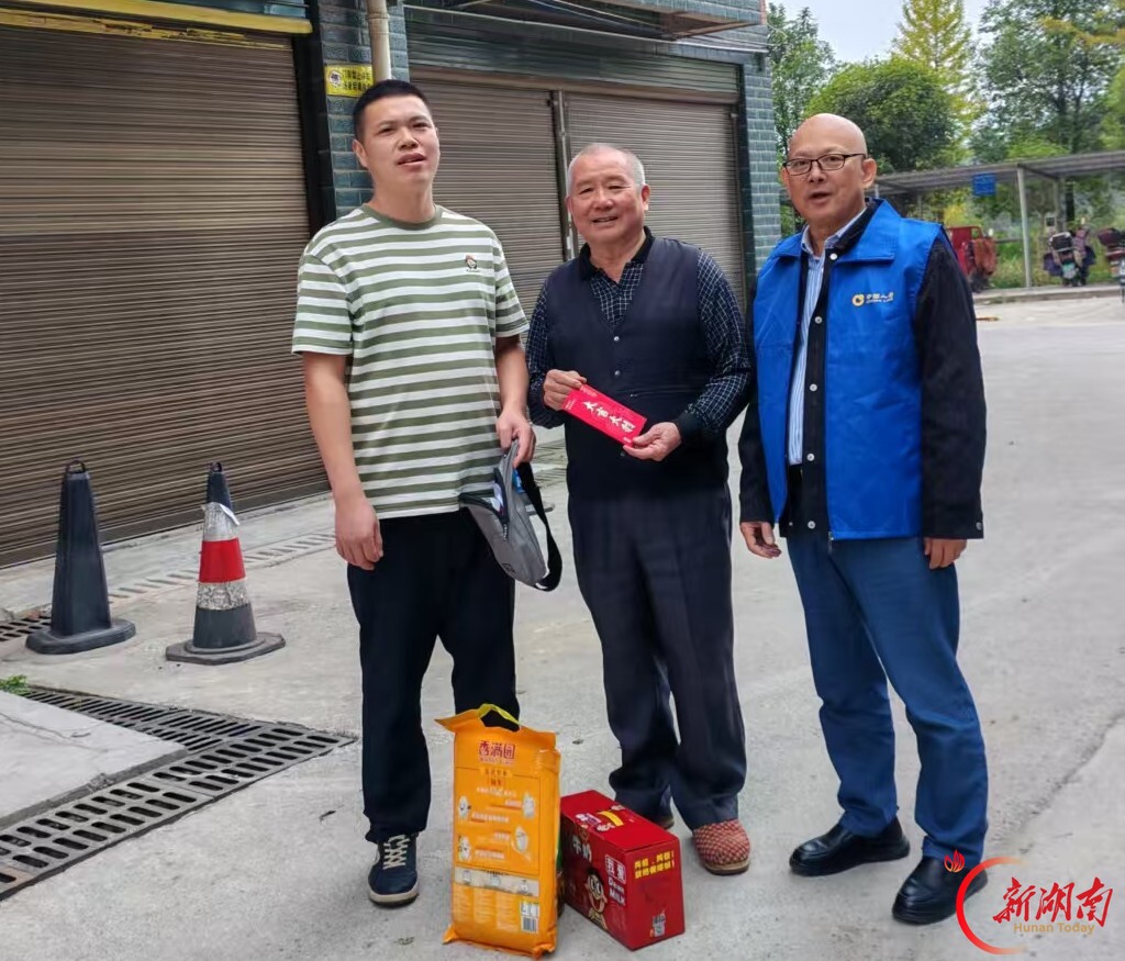 洞口县民政局开展敬老月走访慰问活动