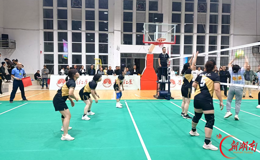 气排球赛场展风采 奋勇拼搏创佳绩 ——思聪街道喜获茶陵县气排球赛女队冠军、男队亚军