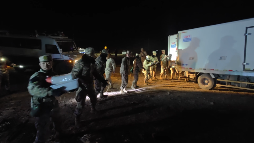 西藏那曲7.0级地震,西部战区官兵连夜救援