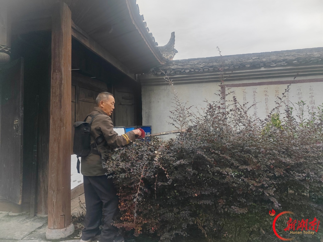 一捧苞谷 一炉炭火