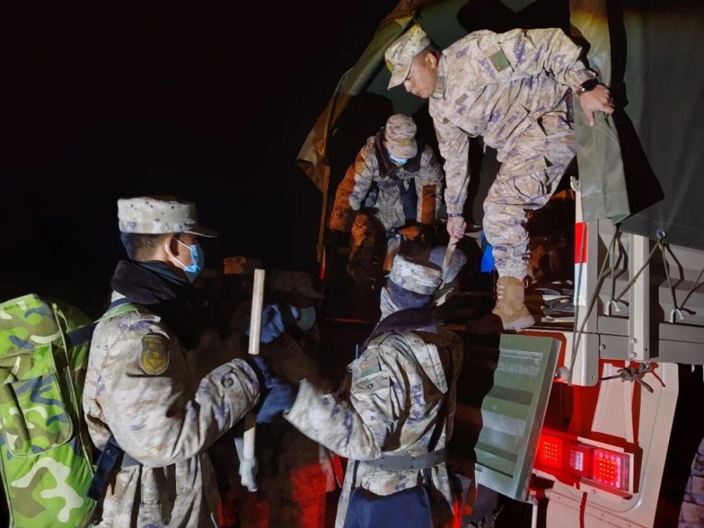西藏那曲7.0级地震,西部战区官兵连夜救援