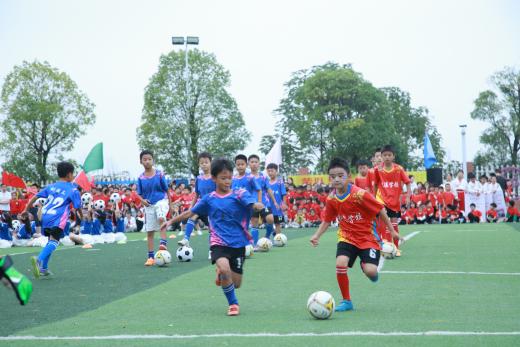 一堂特殊的红色实践课——株洲市二中枫溪学校举办2026年“健体润心·长征童行”体育节