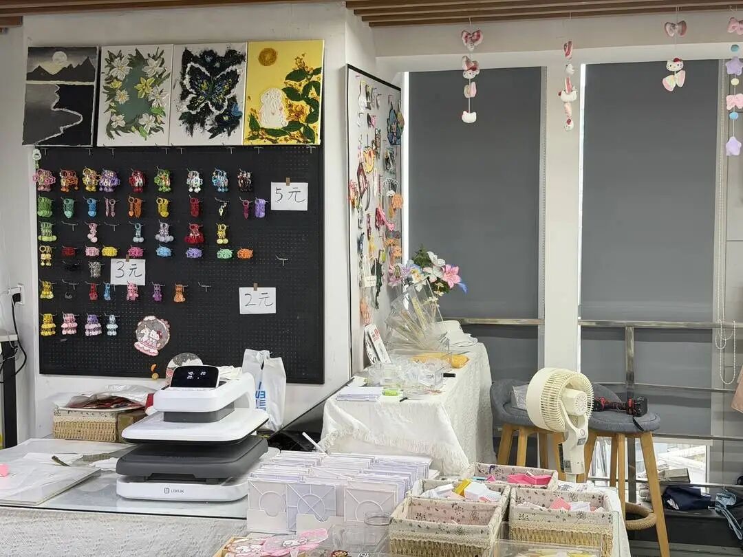 从排队爆满到批量闭店,网红拼豆店迎来“大洗牌”,记者实地探访:有人3个月亏10万元