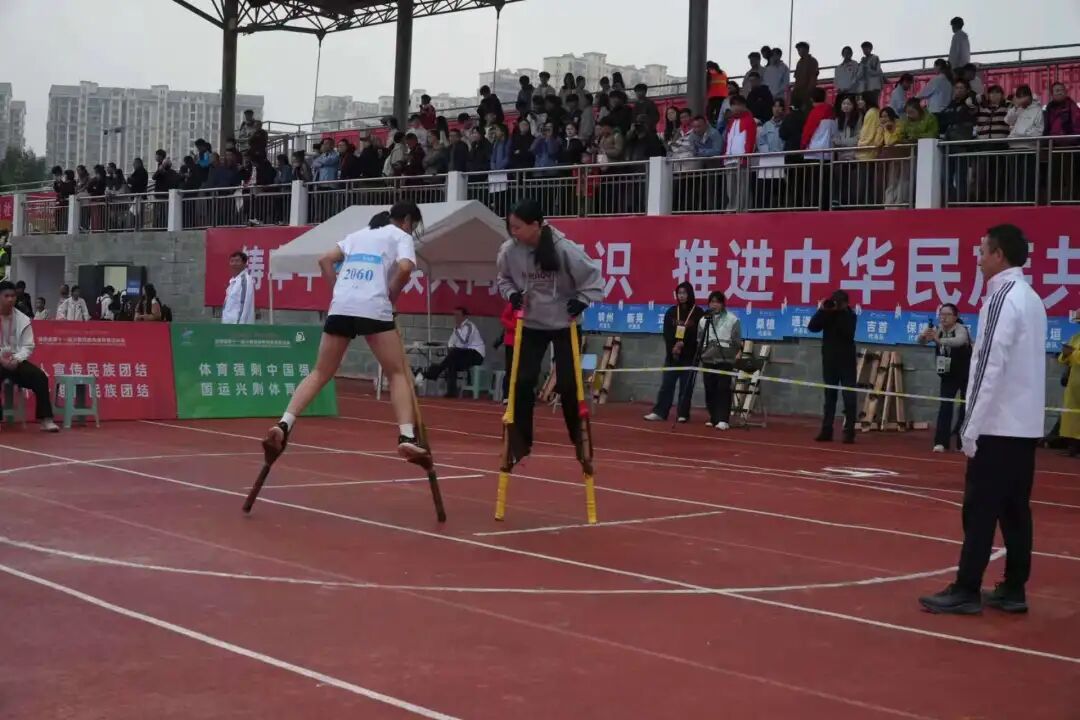 三湘石榴红·逐梦张家界㊲丨第十一届全省民族运动会高脚竞技项目开赛
