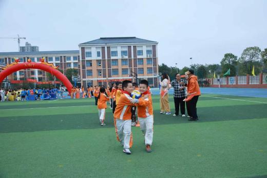 一堂特殊的红色实践课——株洲市二中枫溪学校举办2026年“健体润心·长征童行”体育节