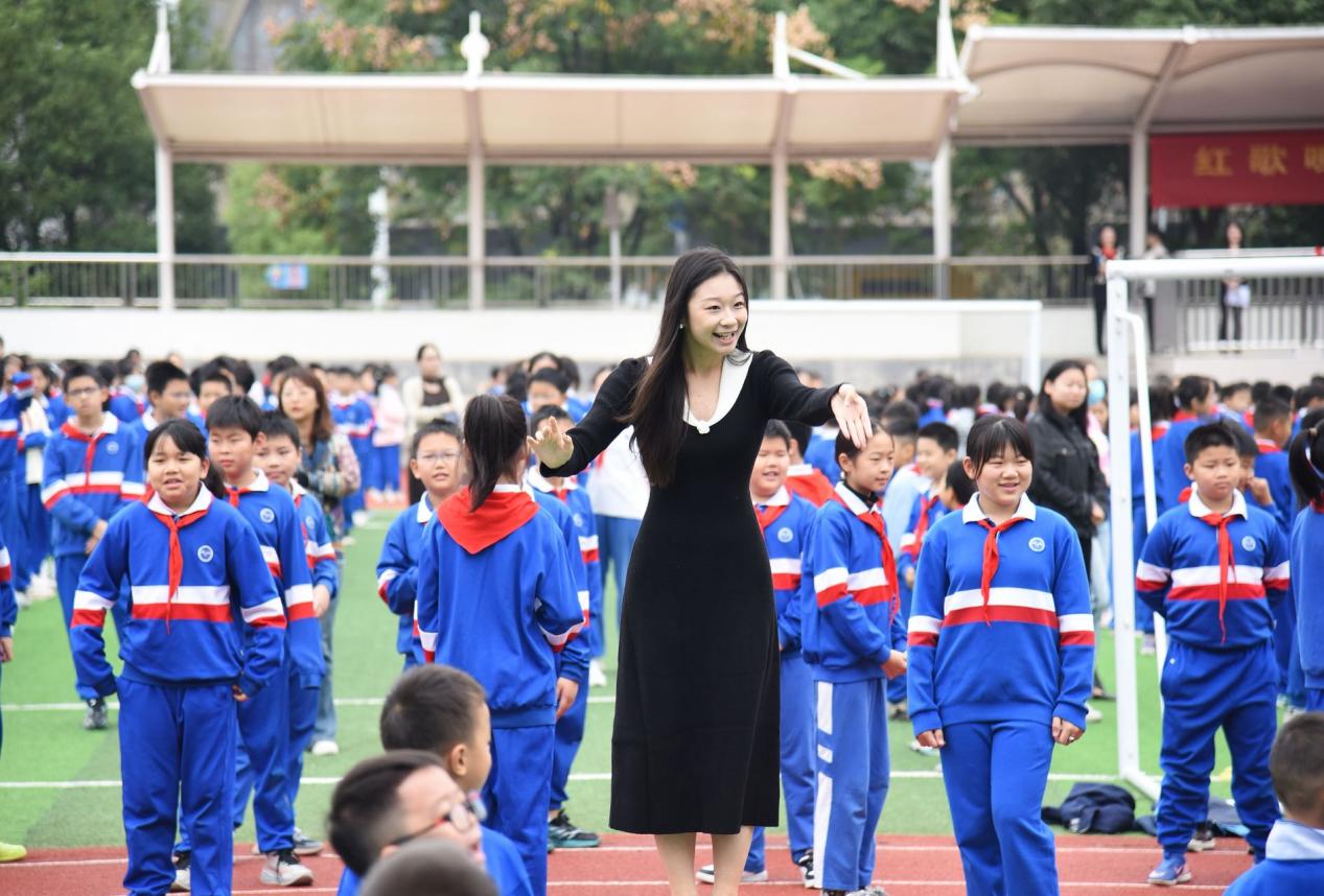 革命歌曲颂长征 少年接力新征程——岳麓区雅礼洋湖小学开展纪念红军长征胜利90周年革命歌曲传唱活动