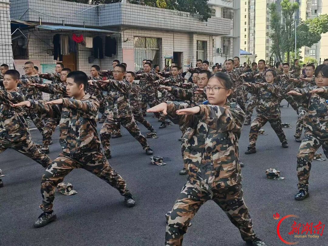 青春正步走｜迷彩经年不负韶华，军训回忆镌刻青春