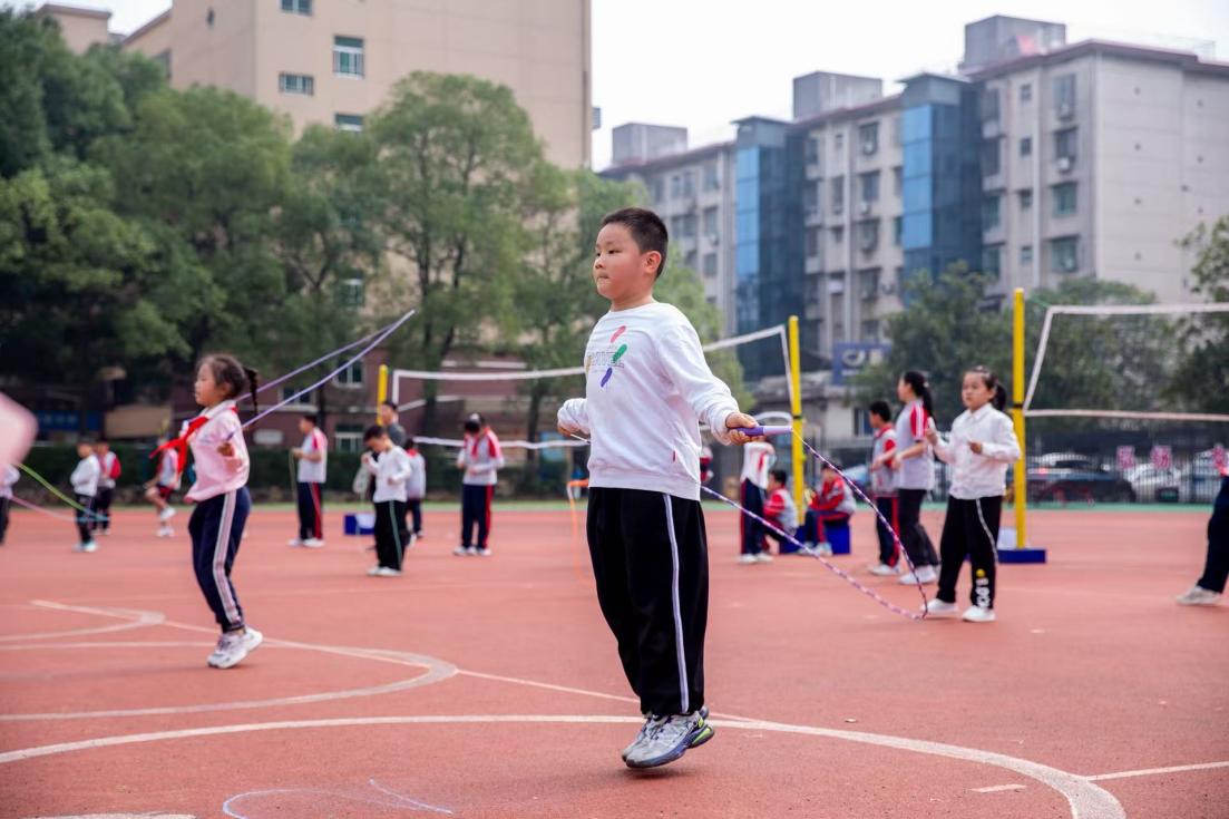杏苗逐梦绿茵场,童心飞扬绽芳华——株洲市天元区建宁实验小学第七届“杏苗杯”田径运动会侧记