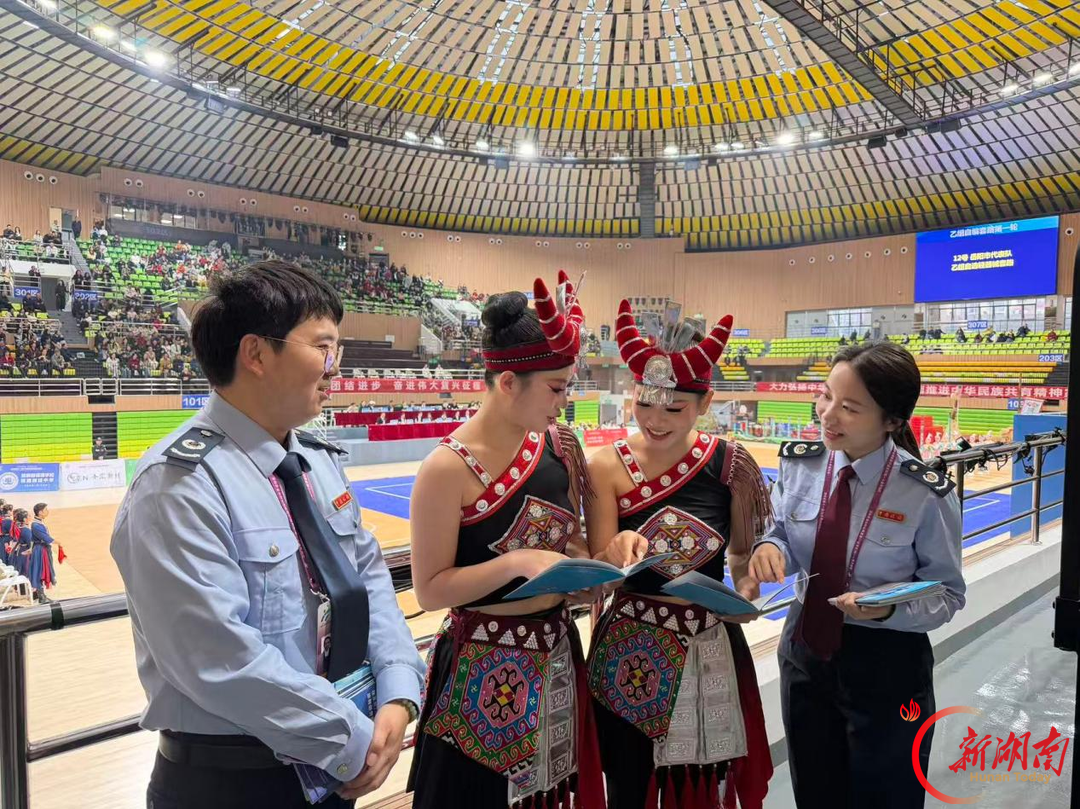 三湘石榴红·逐梦张家界㊵丨张家界税务：政策宣传走进民族赛场