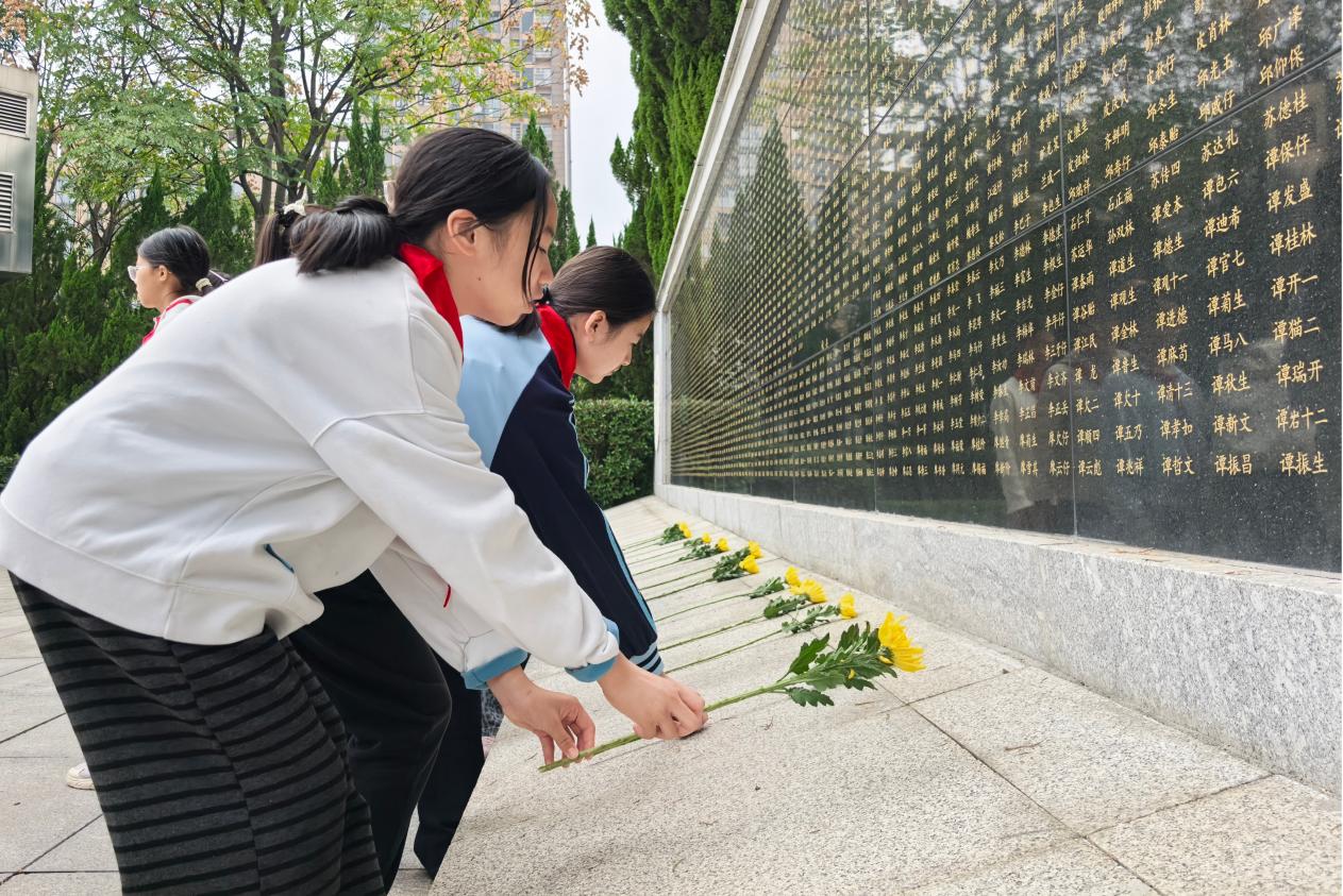 重走长征路 奋进新少年——株洲景炎小学联合景炎初级中学开展“重走长征路·缅怀革命先烈”系列主题活动