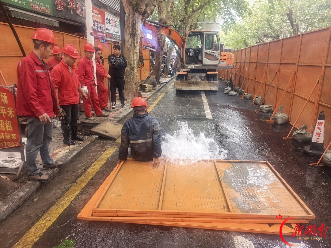 用“辛苦指数”换取市民“幸福指数”，常德市自来水公司紧急抢修保障市民用水无忧