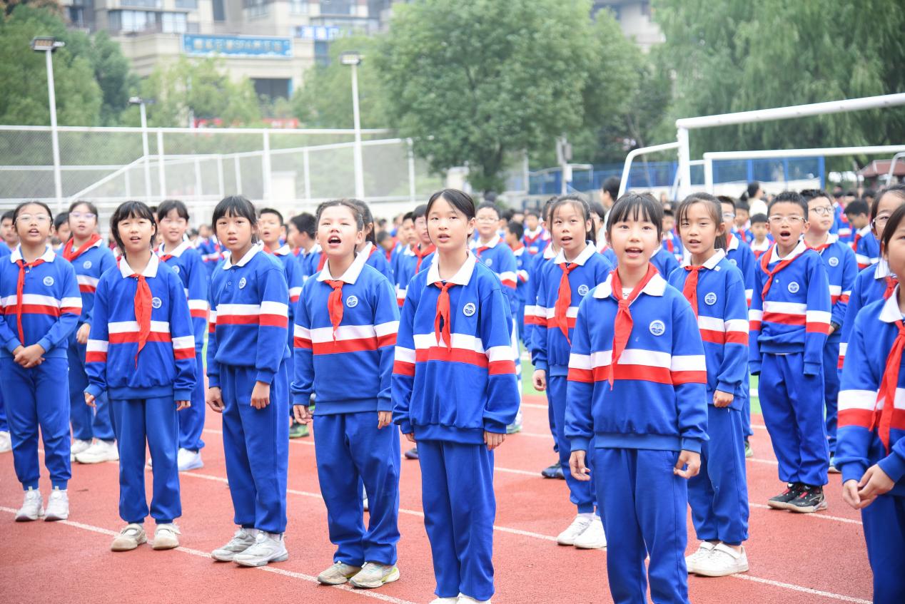 革命歌曲颂长征 少年接力新征程——岳麓区雅礼洋湖小学开展纪念红军长征胜利90周年革命歌曲传唱活动