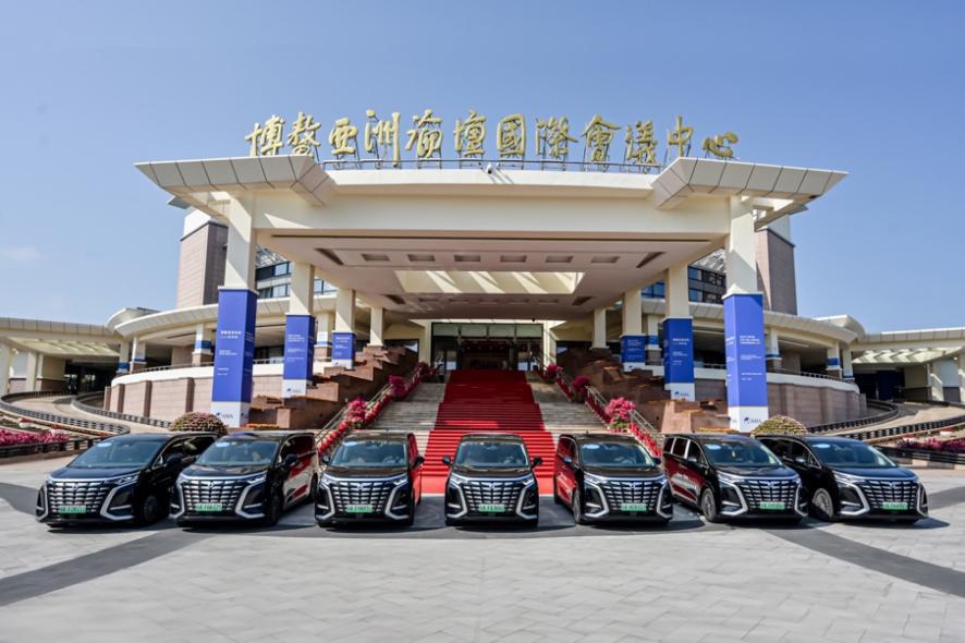 豪华智造,礼遇世界!第二代腾势D9首发车队浩荡启程服务APEC