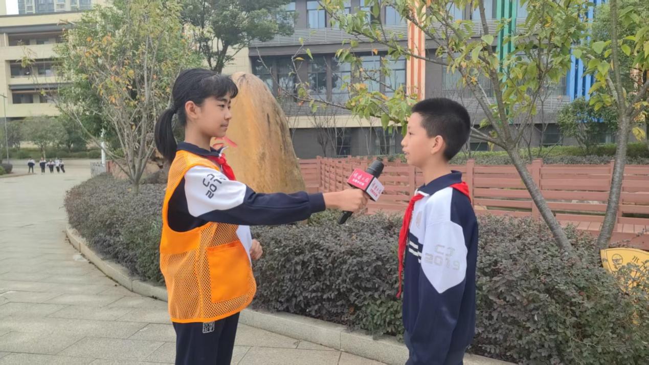 小记者在现场|队旗引领长征路，红领巾系少年心——长郡云龙实验学校举行建队日入队仪式